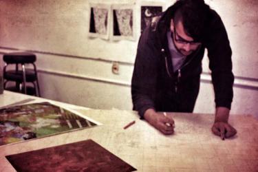 Irwin Scholar and HAVC Senior Oscar Moreno working on a large-scale print block